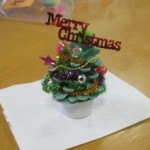 クリスマスツリー作り＜アクティブライフ中山倶楽部・デイサービス＞